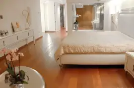 This elegant, sophisticated condo